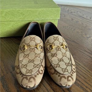 Gucci flat wear it twice. Great condition size 36